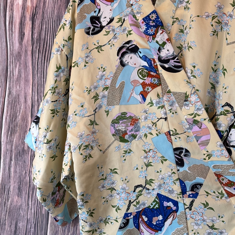 Vintage Kimono with Geisha Print Robe - Picture 4 of 10